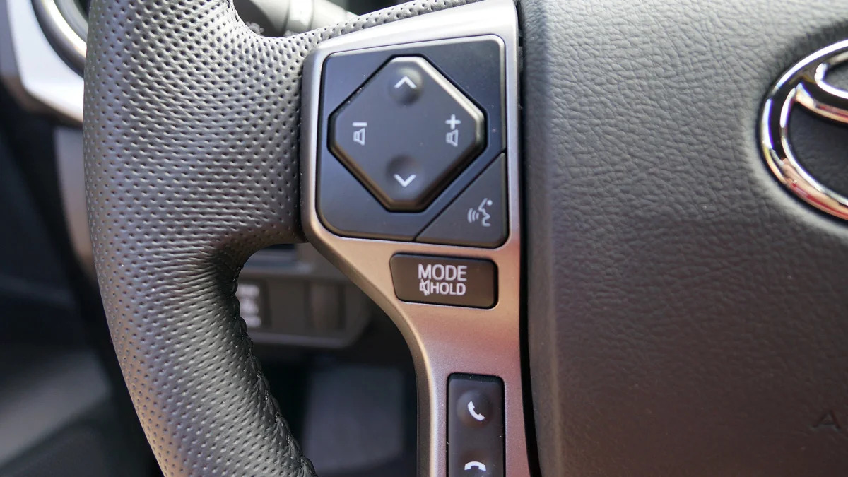 2016 Toyota Tacoma steering wheel controls