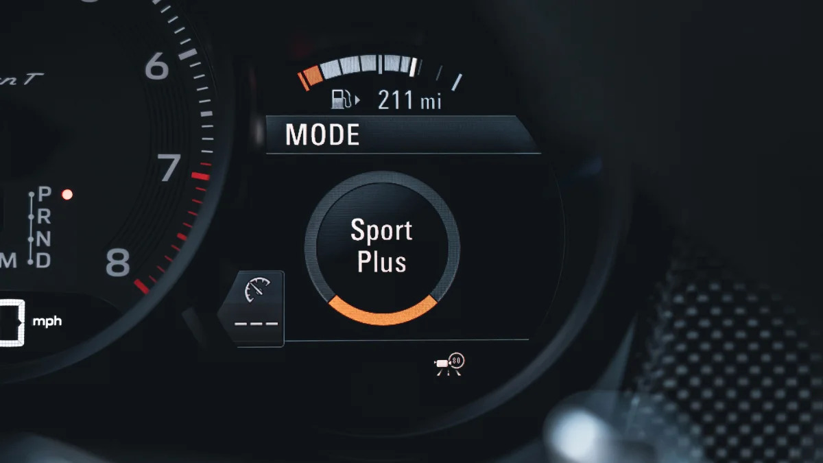 2023 Porsche Macan T Sport Plus display