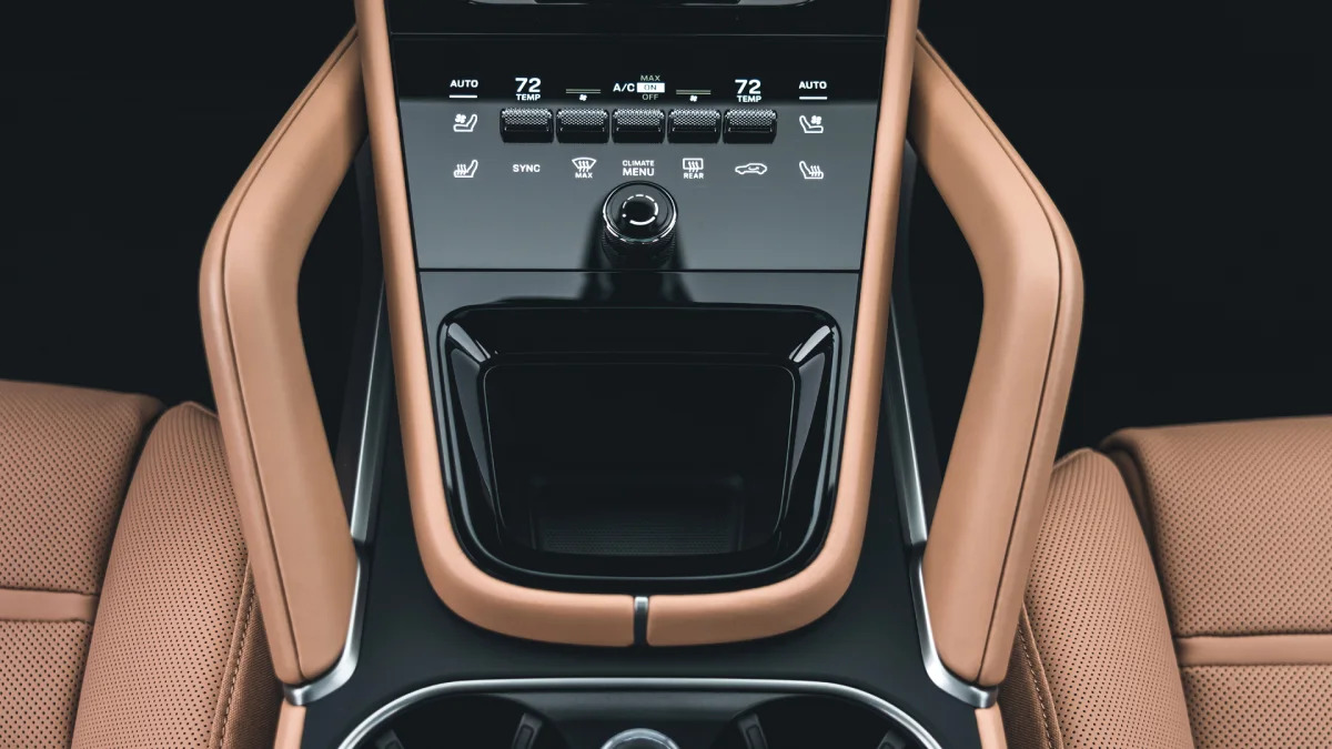2024 Porsche Cayenne S Coupe new center console