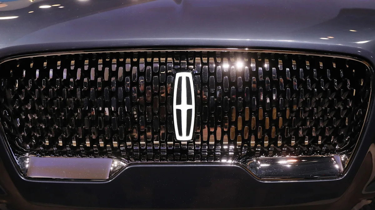 Lincoln emblem and grille