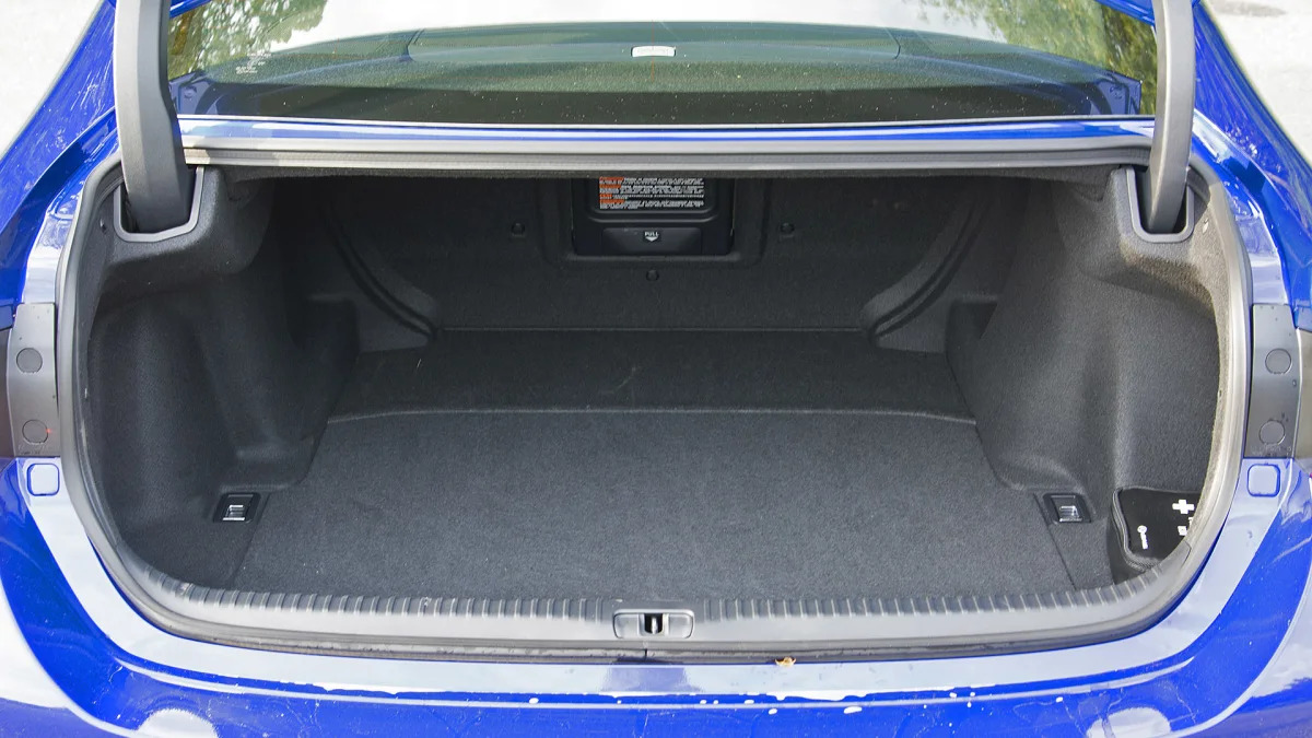 2015 Lexus RC F trunk