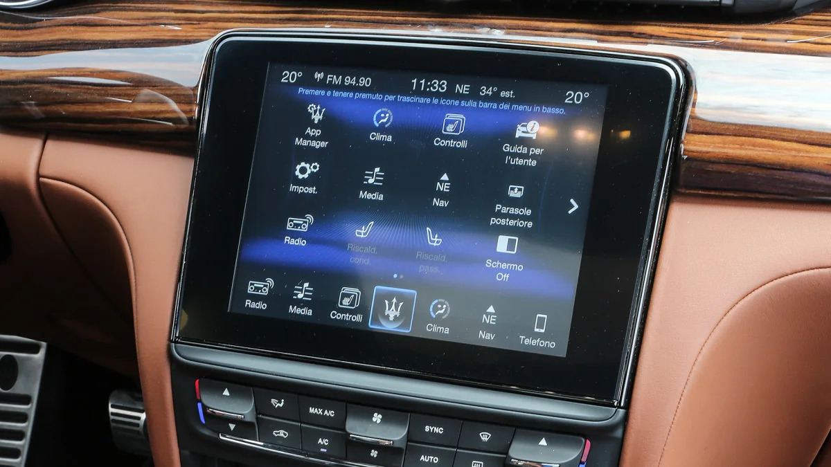 2017 Maserati Quattroporte infotainment system