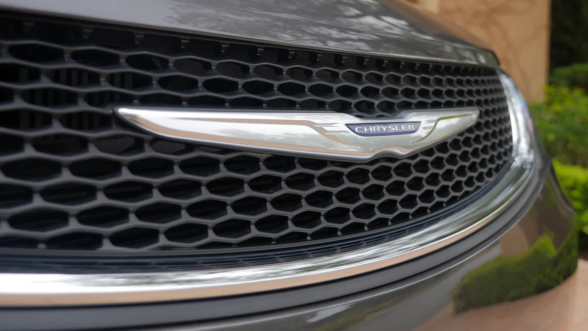 2017 Chrysler Pacifica grille