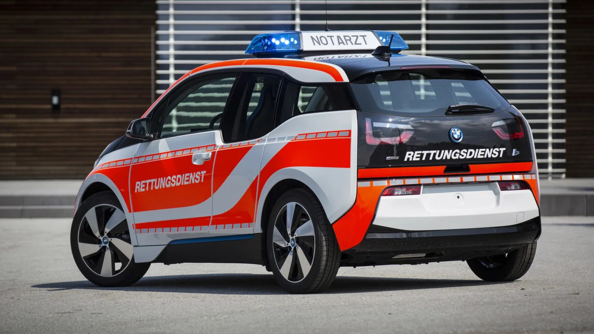 BMW i3 ambulance rear 3/4
