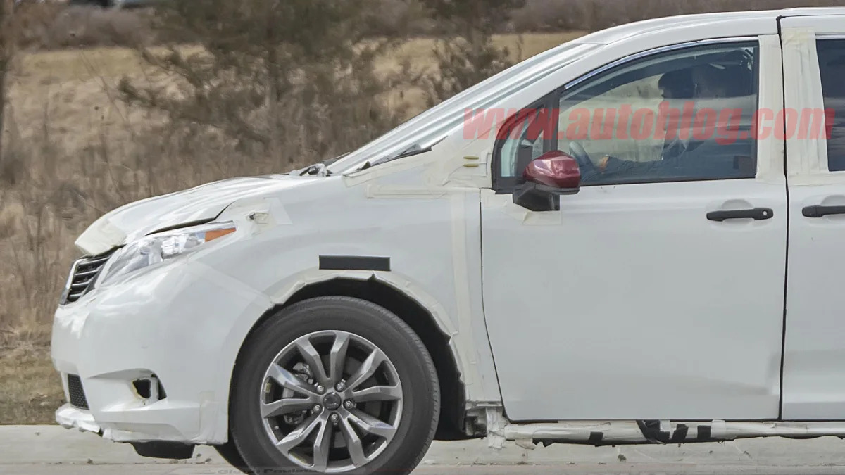 Toyota Sienna test mule spied