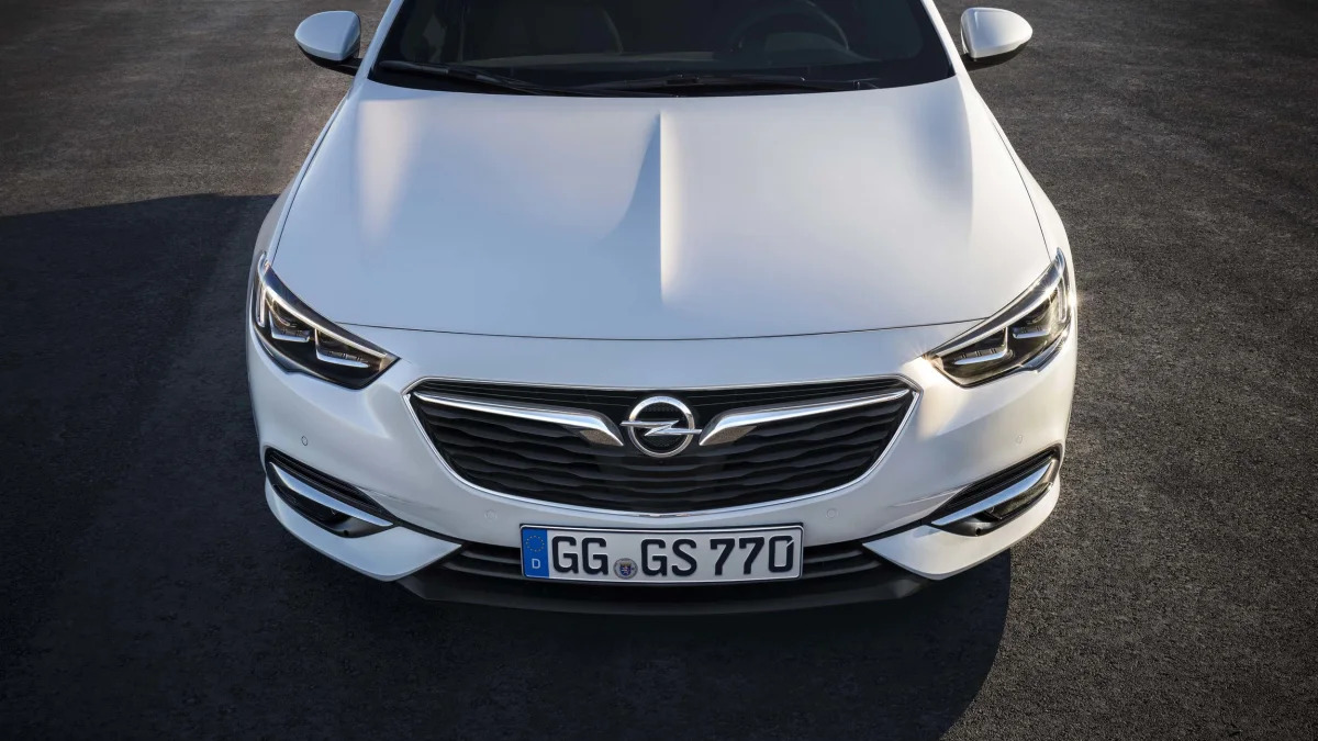 Opel Insignia Grand Sport hood