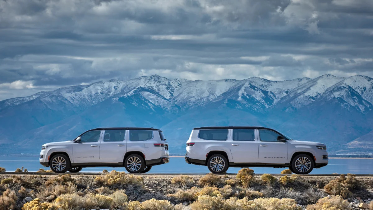 2024 Grand Wagoneer (left) and 2024 Grand Wagoneer L (right)
