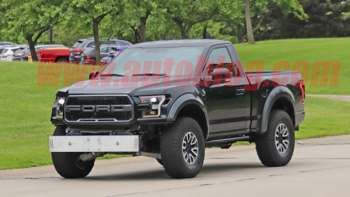 Spy photos: possible Ford Bronco mule