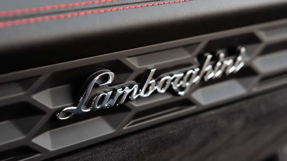 2015 Lamborghini Huracan LP 610-4 badge