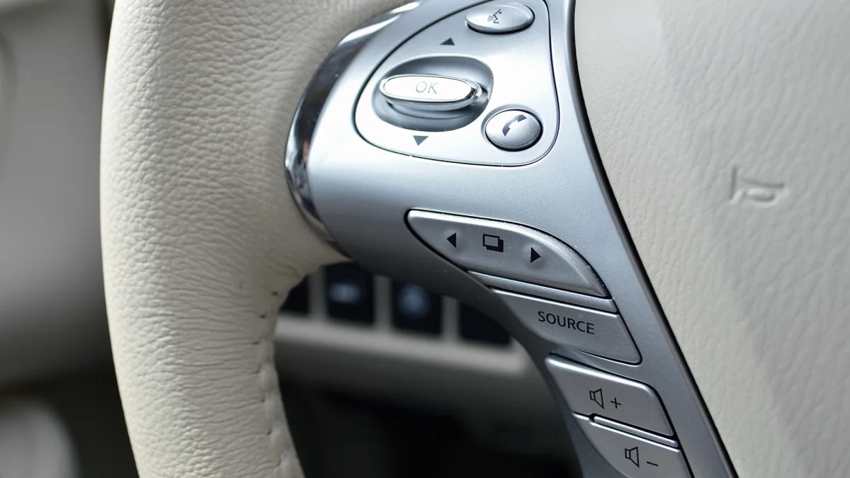 2015 Nissan Murano steering wheel controls