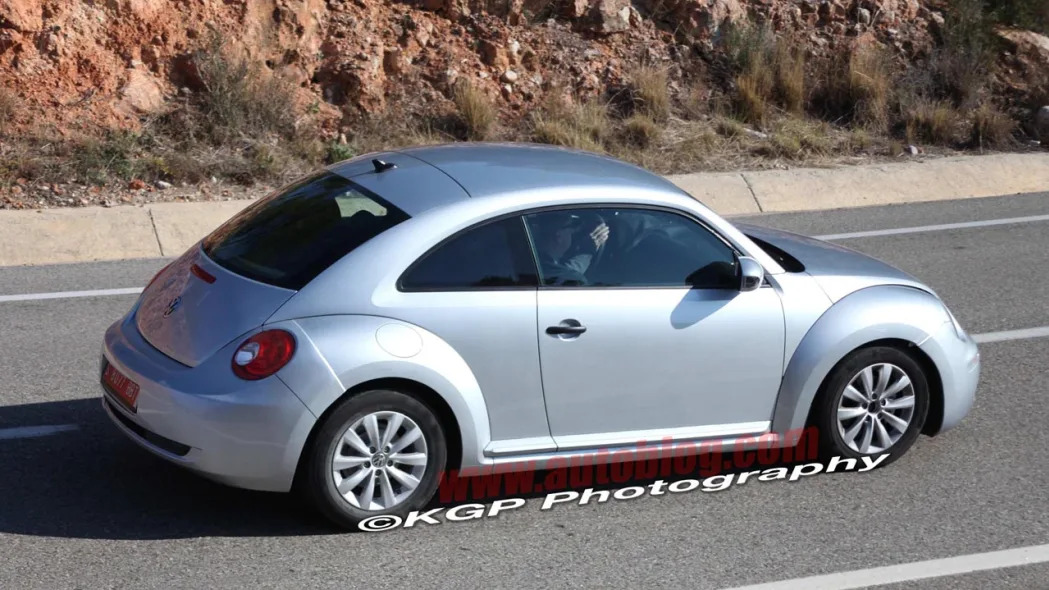 2012 Volkswagen New Beetle: Spy Shots