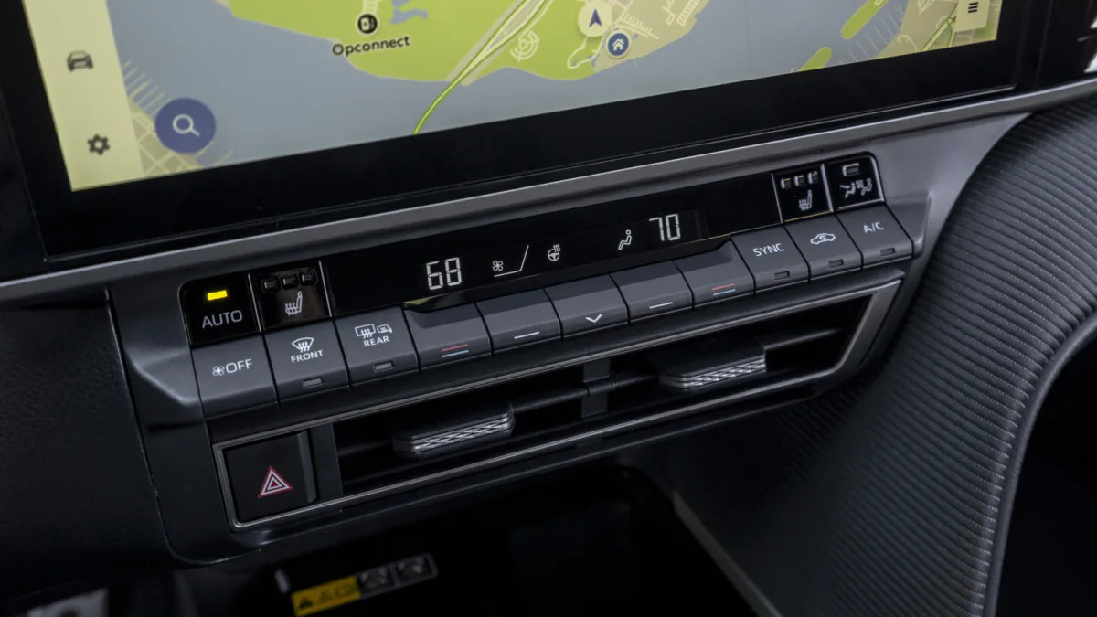 2025 Toyota Camry SE climate controls