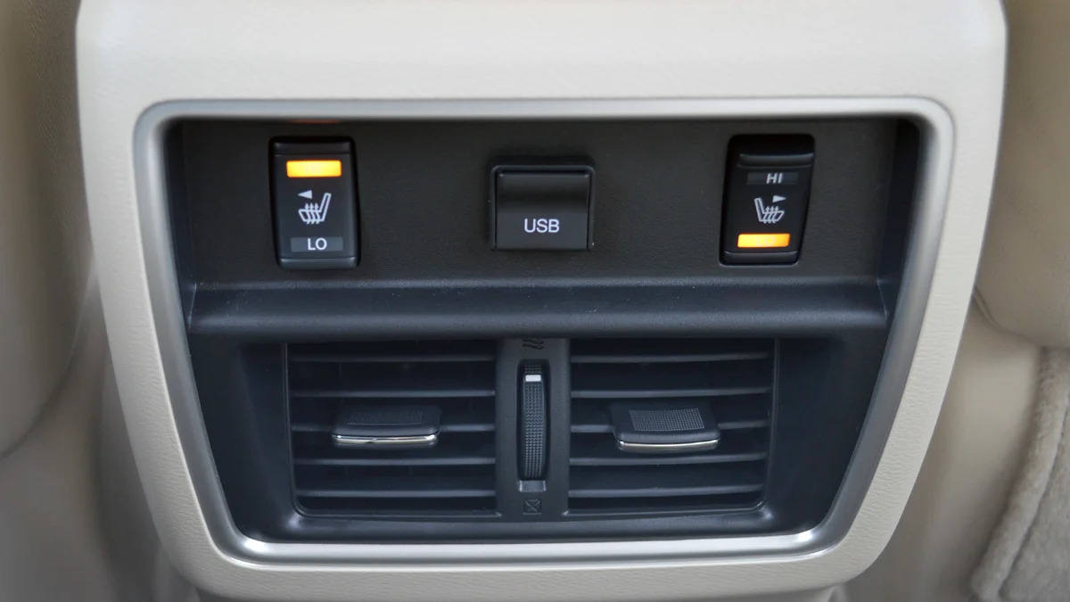 2015 Nissan Murano rear seat controls
