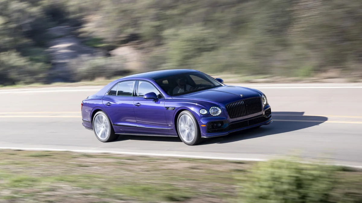 2022 Bentley Flying Spur Hybrid front three quarter action