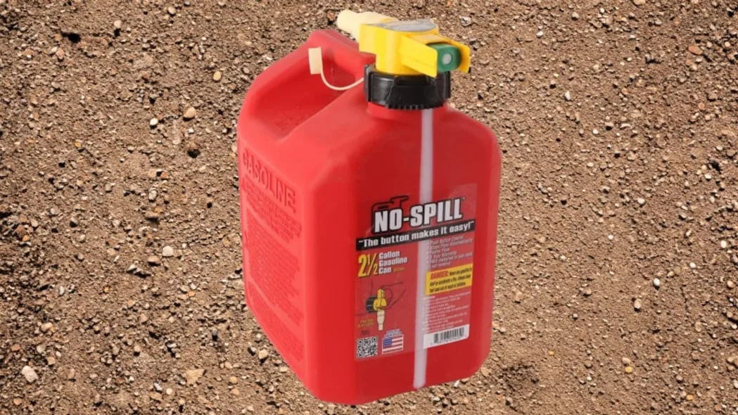 No Spill Stend 2.5 Gallon Fuel Can1