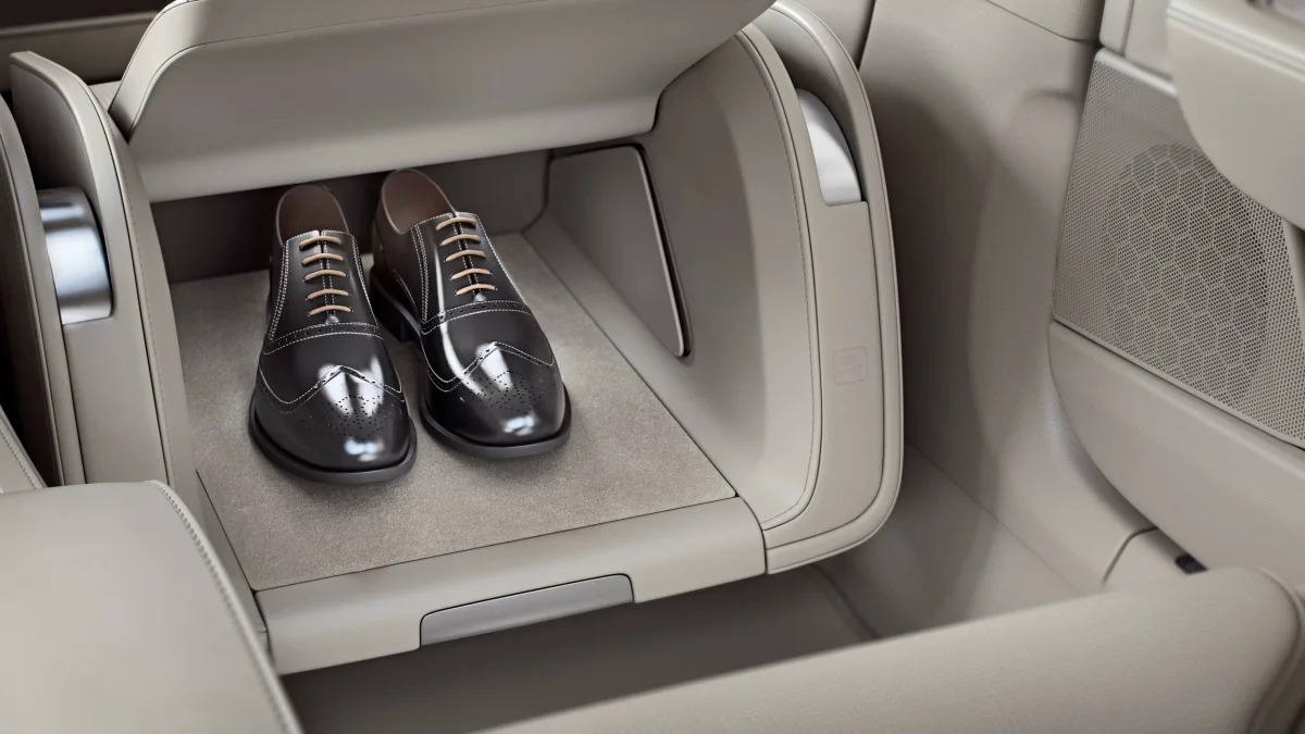 Volvo S90 Excellence, Volvo Lounge Console