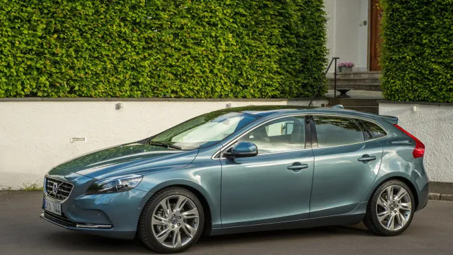 Reports: Volvo V40 hatch coming to the US in 2017