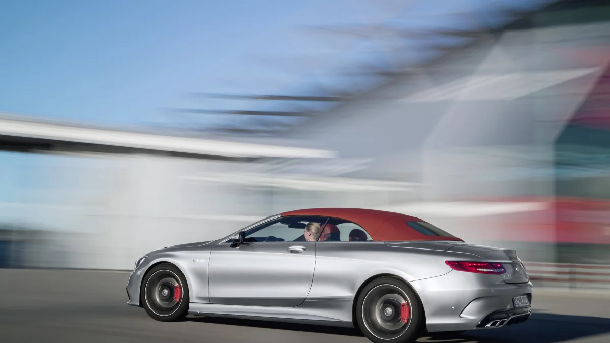 Mercedes-AMG S63 4Matic Cabriolet Edition 130 roof up moving