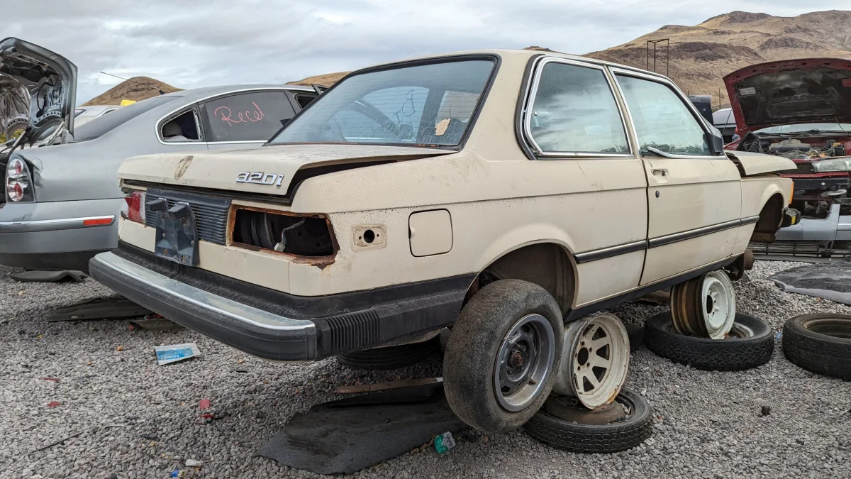 32 - 1980 BMW 320i in Nevada junkyard - photo by Murilee Martin