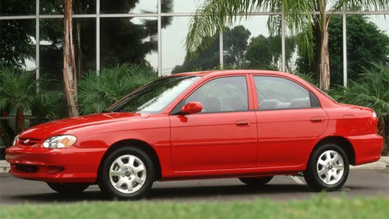 2001 Kia Sephia Base 4dr Sedan