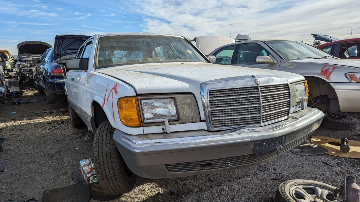 43 - 1988 Mercedes-Benz W126 in Colorado junkyard - photo by Murilee Martin