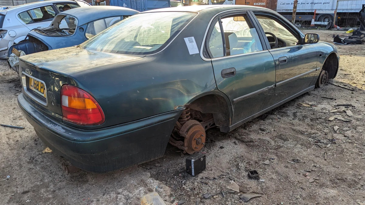 05 - 1994 Rover 620Si in English wrecking yard - photo by Murilee Martin