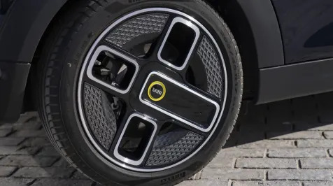 <h6><u>Mini Cooper SE Convertible wheels made entirely from recycled aluminum</u></h6>