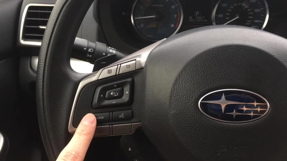 2015 Subaru XV Crosstrek Steering Wheel | Autoblog Short Cuts