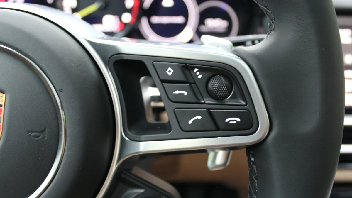 2021 Porsche Cayenne E-Hybrid steering wheel controls, right