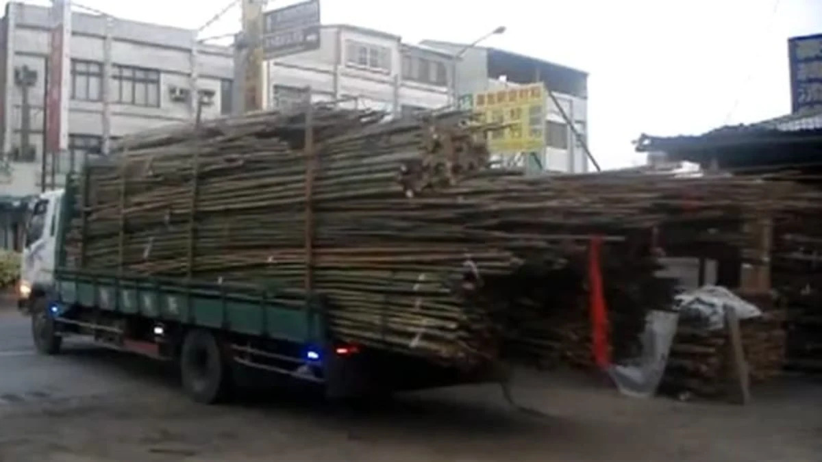 How to unload a truckload of bamboo poles