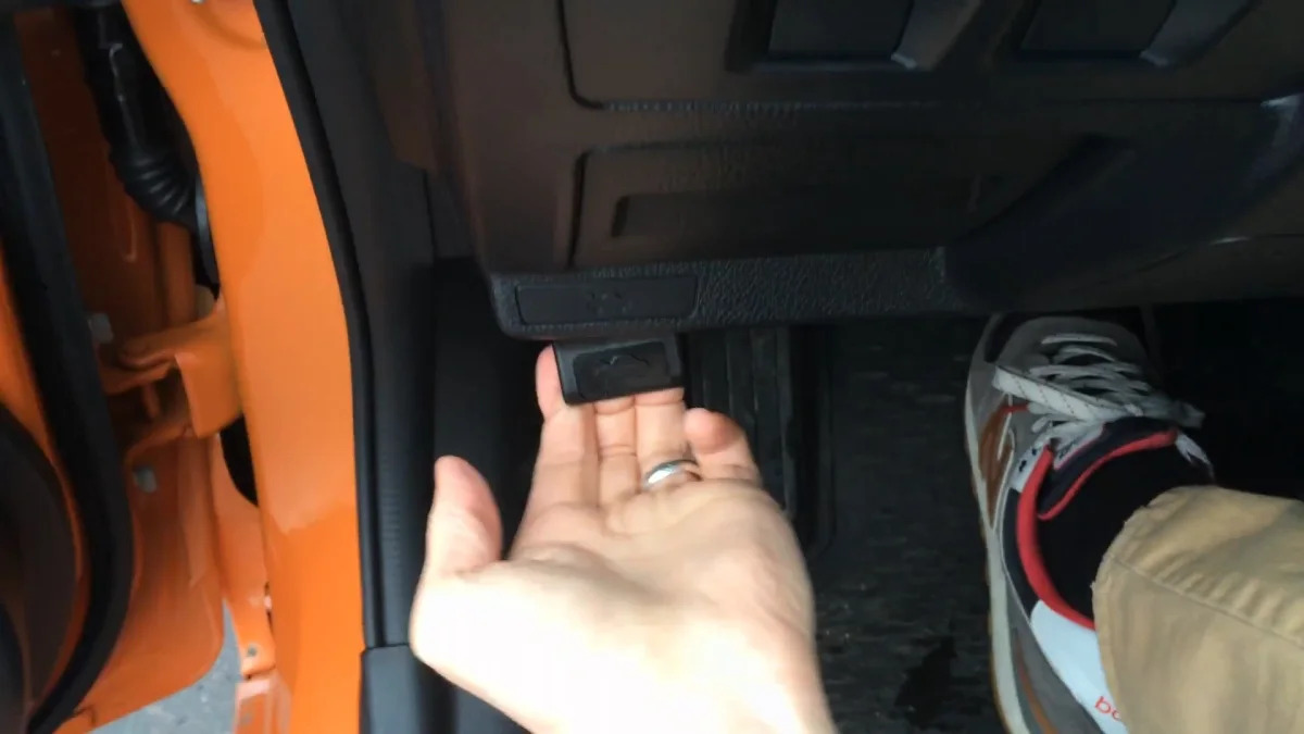 2015 Subaru XV Crosstrek Hood And Gas Cap Release | Autoblog Short Cuts