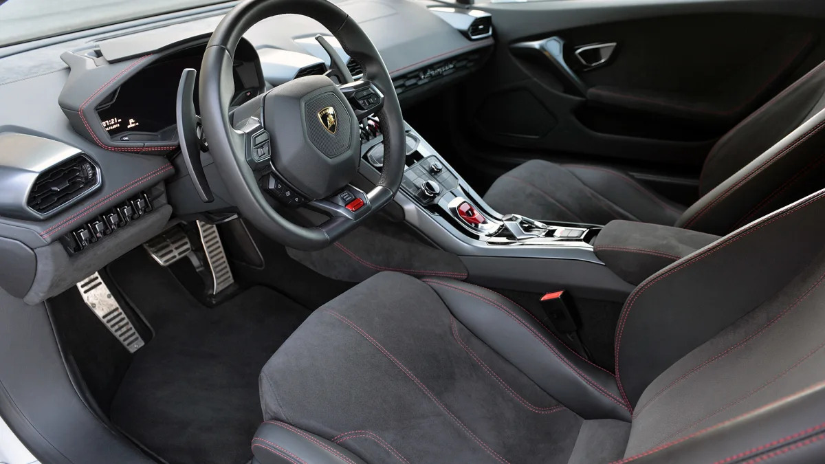 2015 Lamborghini Huracan LP 610-4 interior