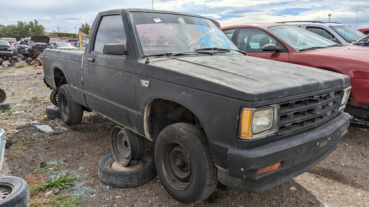 99 - 1988 Chevrolet S-10 in Colorado junkyard - Photo by Murilee Martin