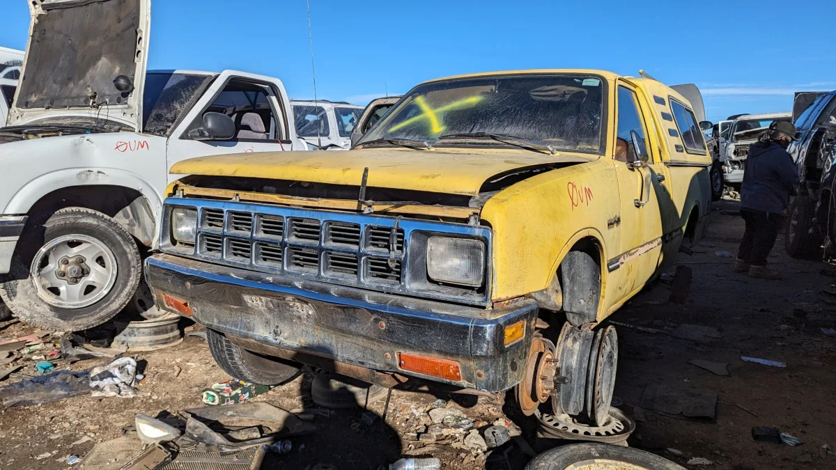 62 - 1982 Isuzu P'up Diesel in Colorado wrecking yard - photo by Murilee Martin