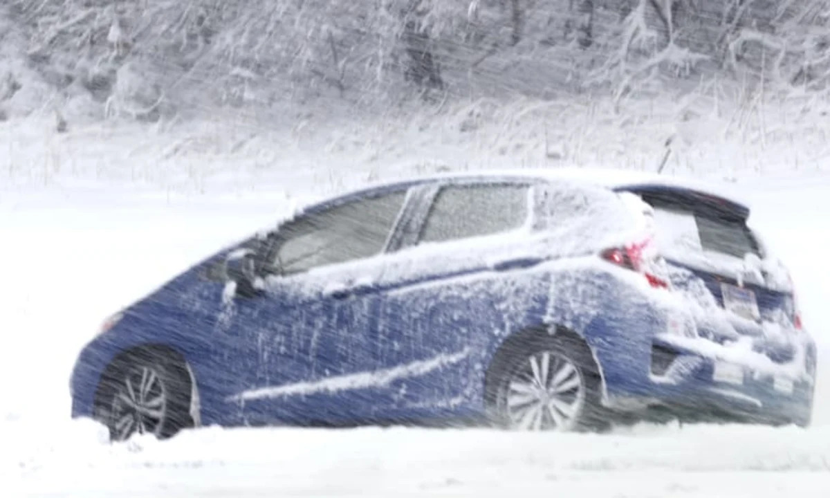 Winter Car Emergency Kit  Winter Driving Safety - Consumer Reports