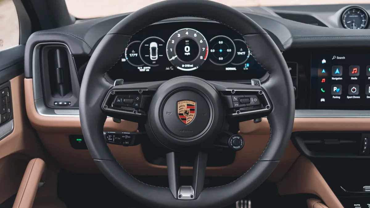 2024 Porsche Cayenne S Coupe new steering wheel