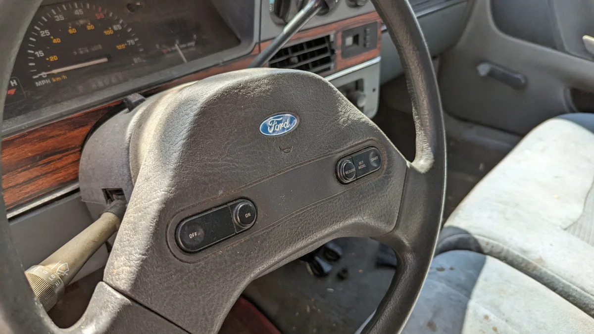 08 - 1986 Ford Taurus in Colorado junkyard - Photo by Murilee Martin