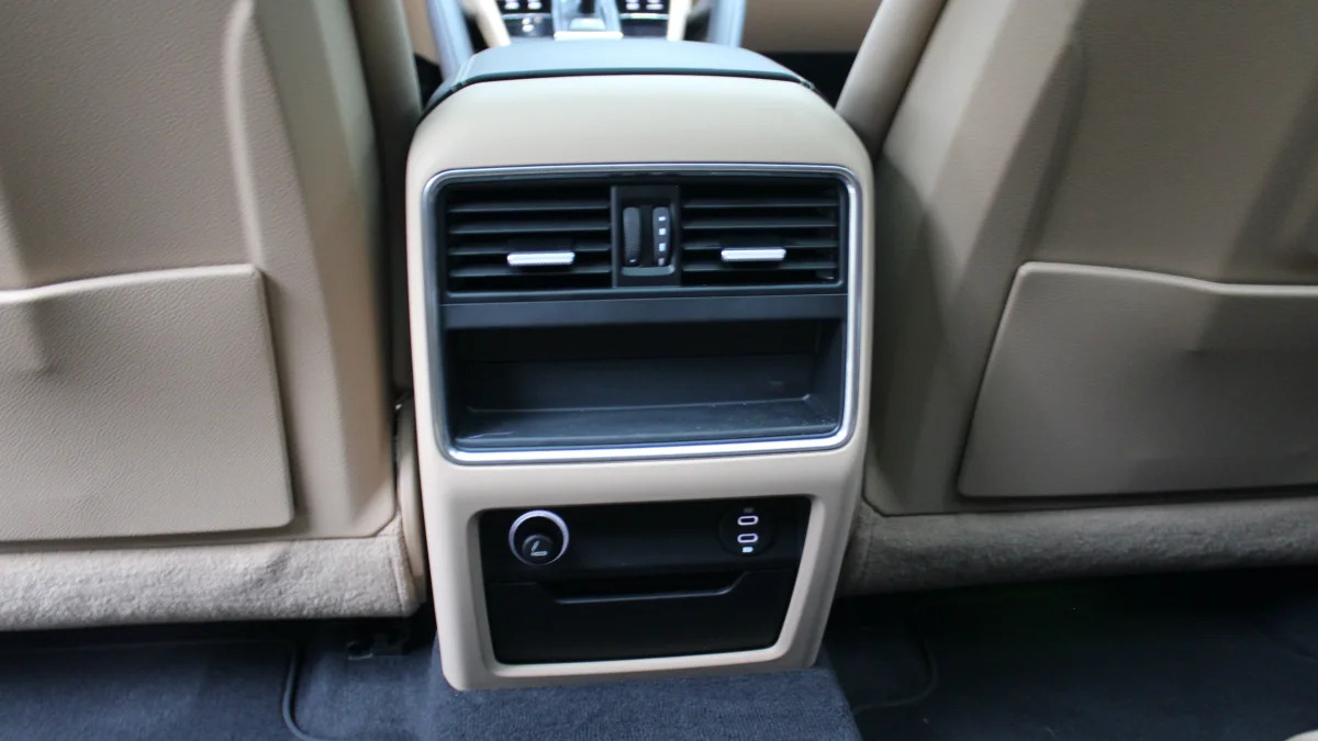 2021 Porsche Cayenne E-Hybrid rear center console