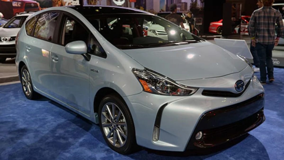 2015 Toyota Prius V gets updated looks and content