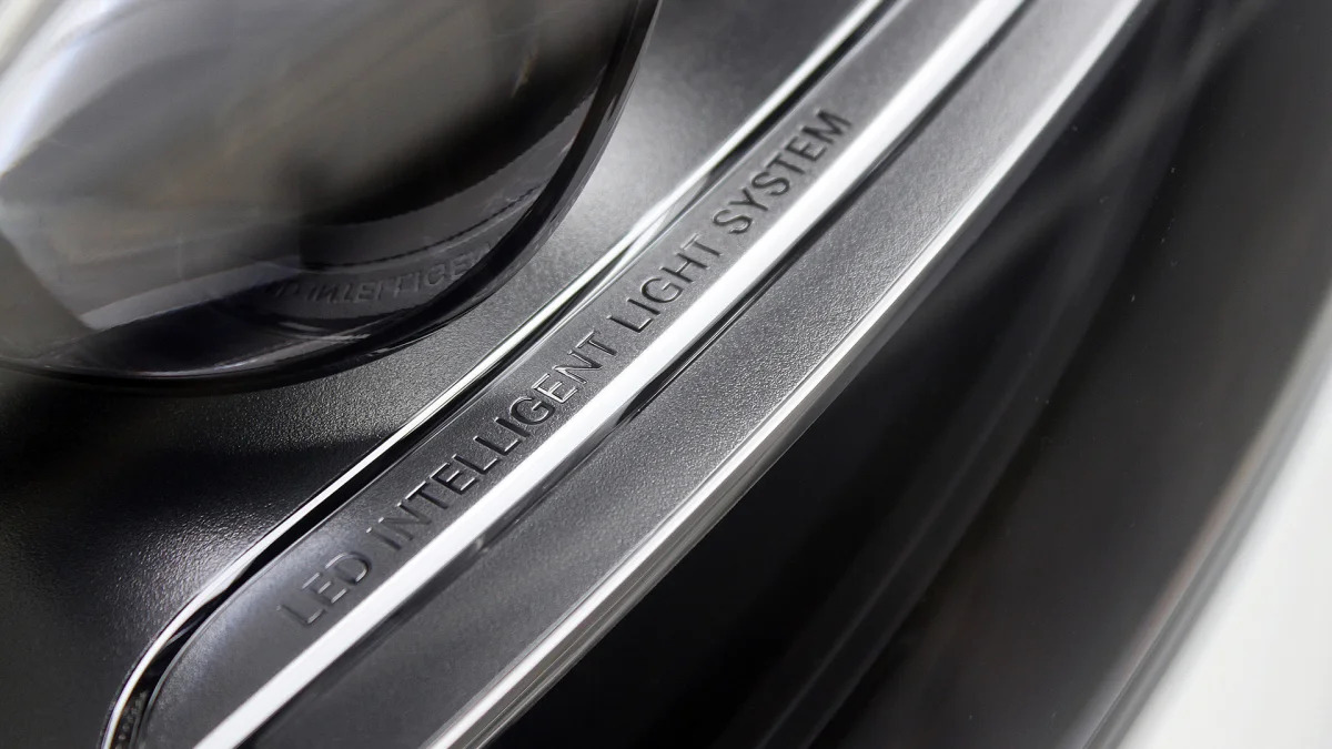 2016 Mercedes-Maybach S600 headlight detail