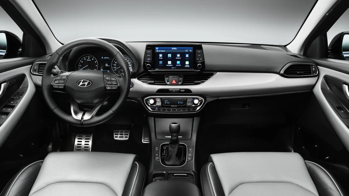 2017 Hyundai i30 white interior 2