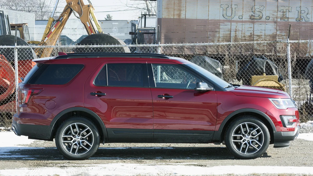 2016 Ford Explorer Sport side view