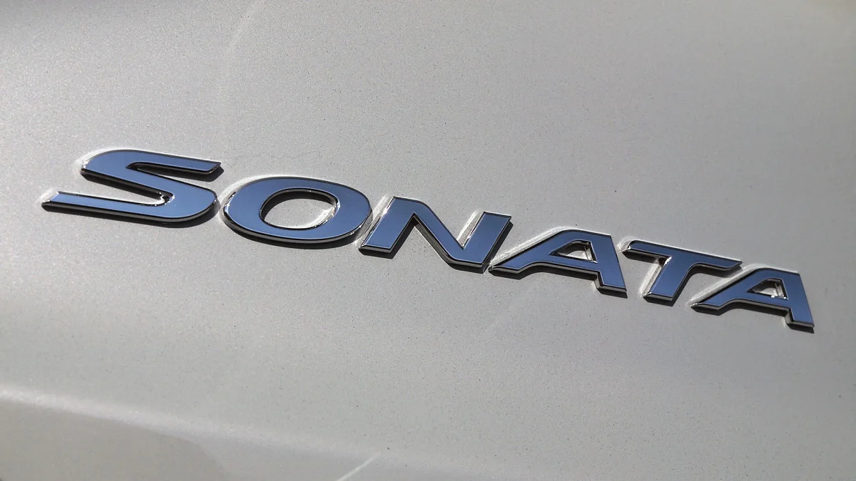2016 Hyundai Sonata Plug-In Hybrid badge