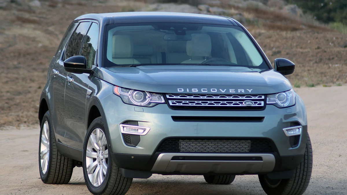 2015 Land Rover Discovery Sport front 3/4 view