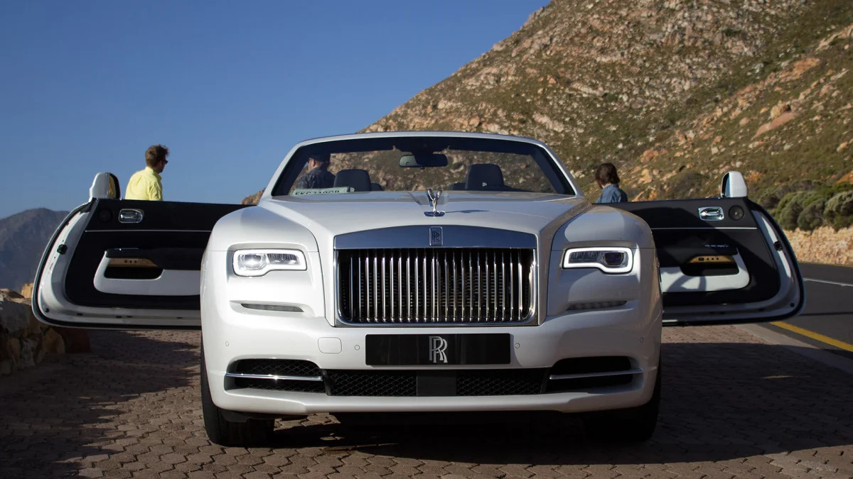 2016 Rolls-Royce Dawn front view