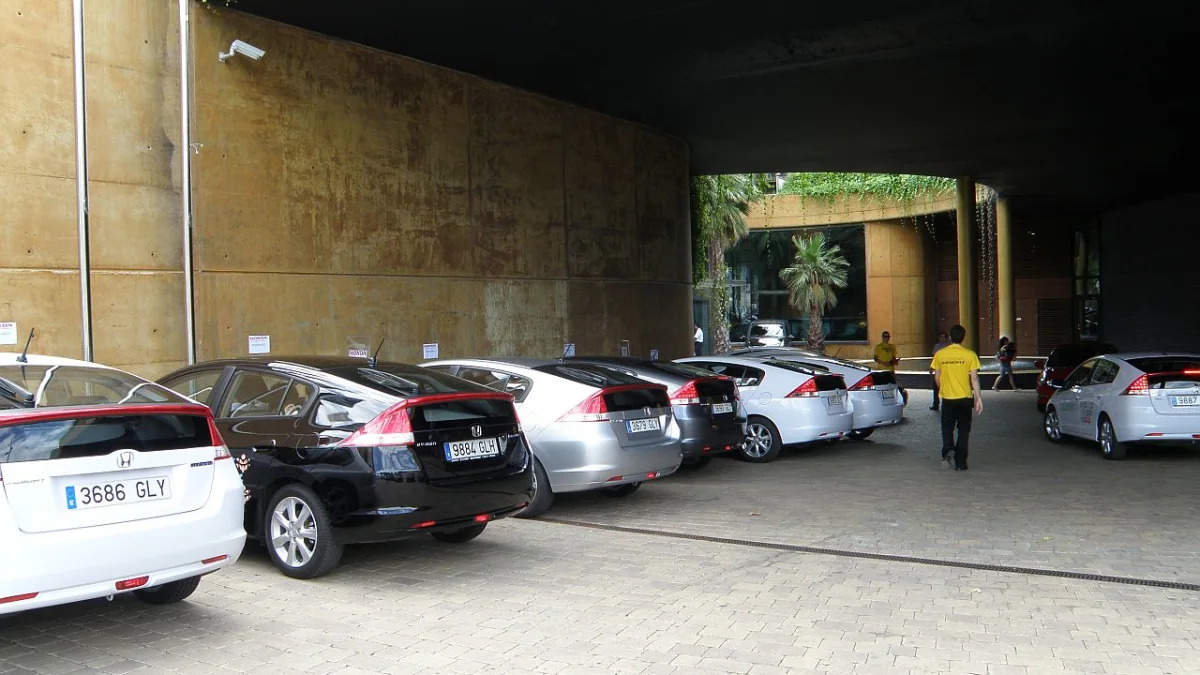 Cars waiting for the Eco Desafio