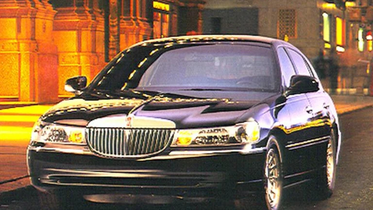 1999 Lincoln Town Car Executive 4dr Sedan