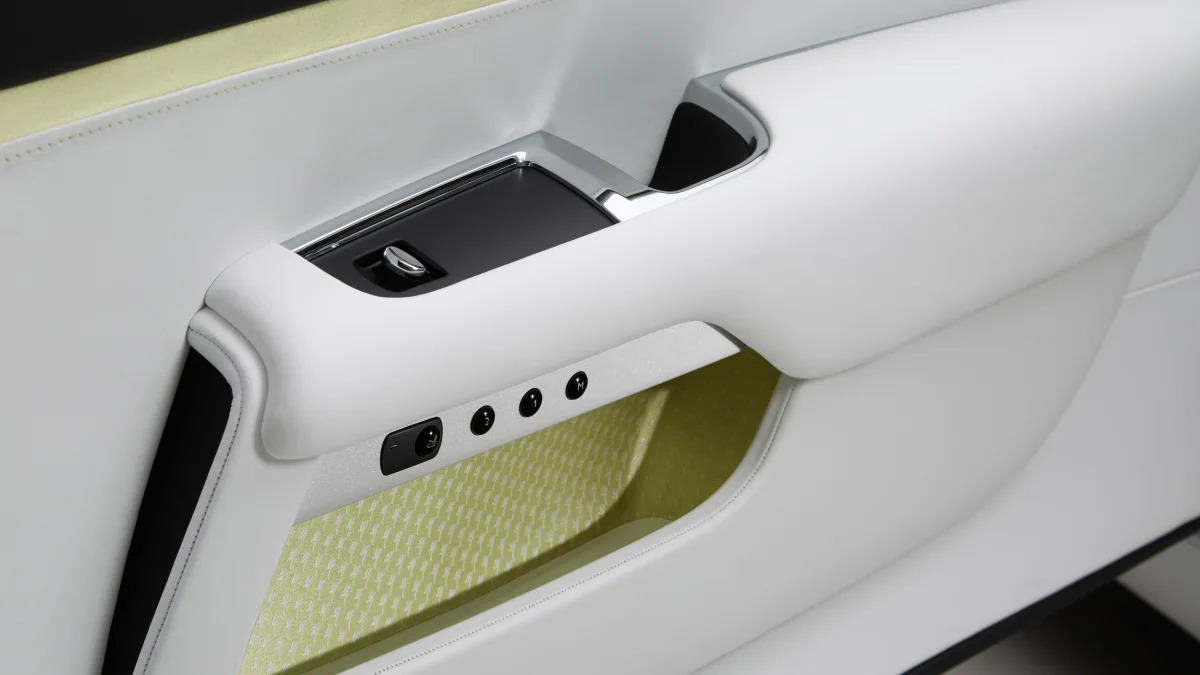 Rolls-Royce Wraith Inspired by Fashion interior door panel pocket