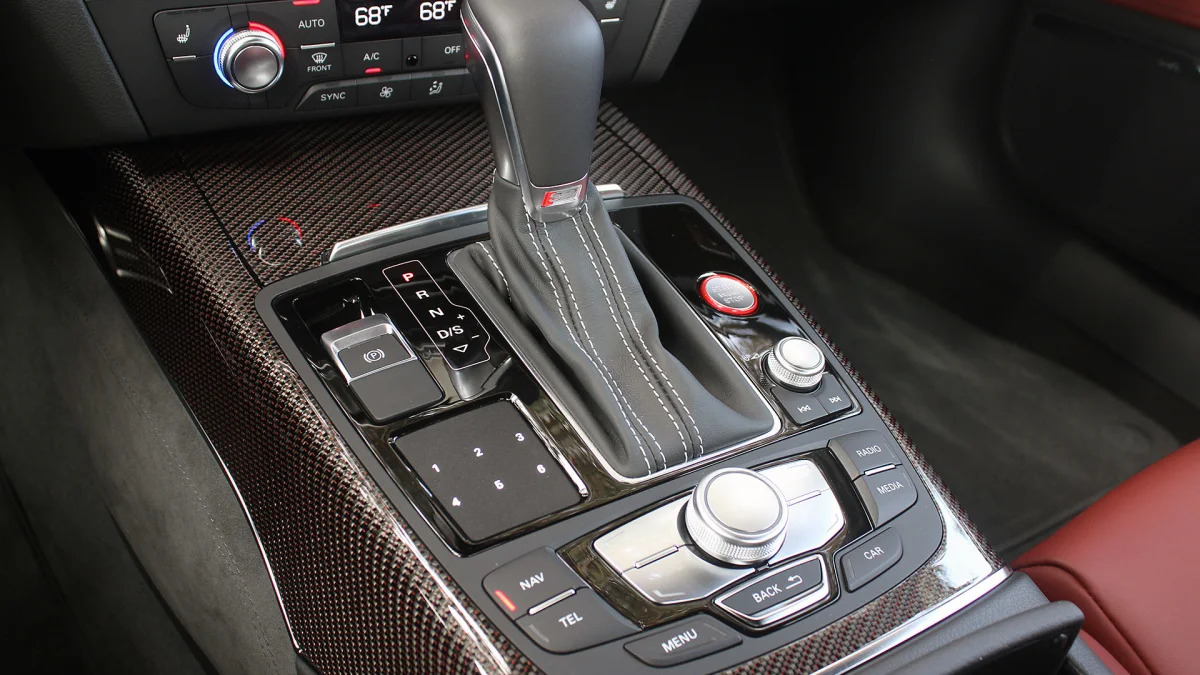 2016 Audi S7 center console
