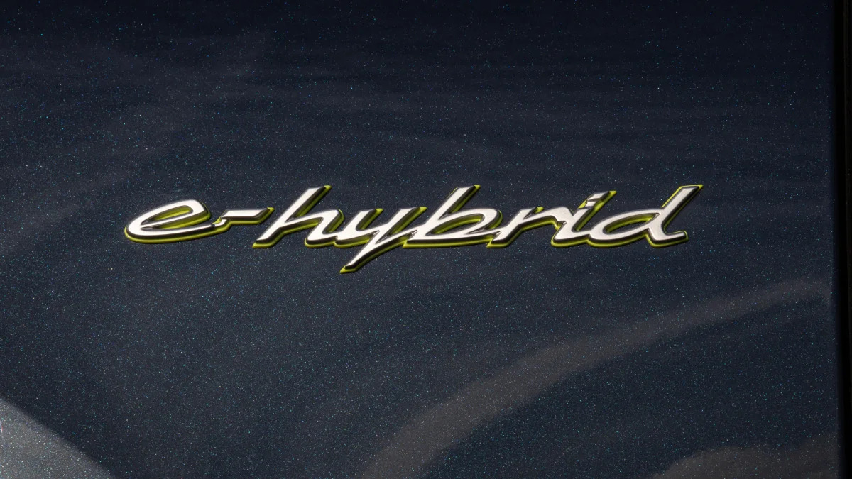 2024 Porsche Cayenne E-Hybrid powertrain badge